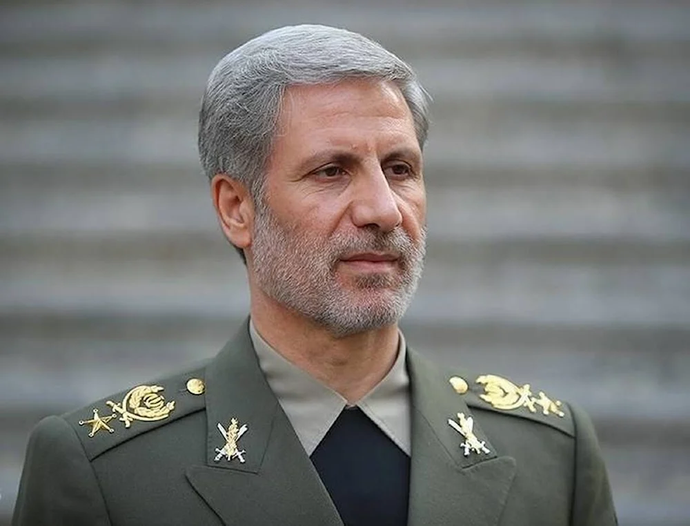 القائد العام للجيش الإيراني، اللواء أمير حاتمي،